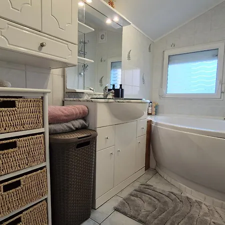 Maison Rosemary 2 A 10 Minutes De Rouen Holiday home Amfreville-la-Mi-Voie
